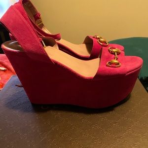 Woman vintage Gucci suede mid heel horsebit wedge